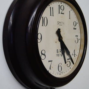 Smiths eight day Bakelite wall clock circa 1940 in nice original condition