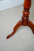 Load image into Gallery viewer, An attractive and well presented Georgian antique mahogany tilt top tripod table