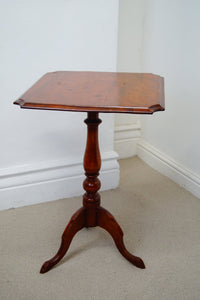 An attractive and well presented Georgian antique mahogany tilt top tripod table