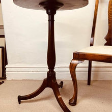 Load image into Gallery viewer, Quality late 18th Century George III period mahogany wine table