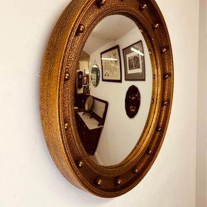 A Regency style gilt framed circular convex butlers mirror in fantastic condition