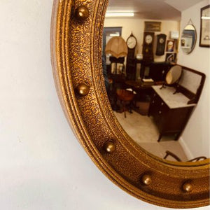 A Regency style gilt framed circular convex butlers mirror in fantastic condition