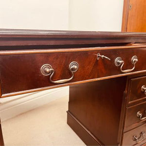 An extremely handsome Colonial twin pedestal writing desk in lovely original condition