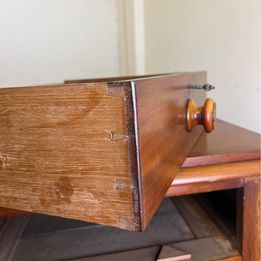 A fabulous mahogany chest of drawers with mother of pearl inlaid drawer knobs