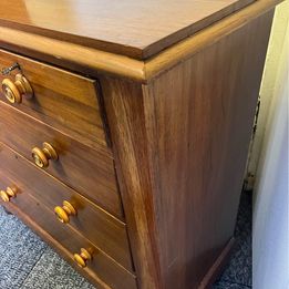 A fabulous mahogany chest of drawers with mother of pearl inlaid drawer knobs