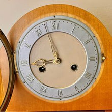 Load image into Gallery viewer, A lovely art deco smiths mantle clock c.1940 in great condition