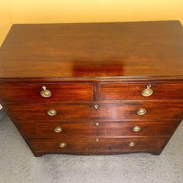 Very attractive mahogany chest of drawers c.1880 with amazing original colour