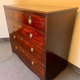 Very attractive mahogany chest of drawers c.1880 with amazing original colour