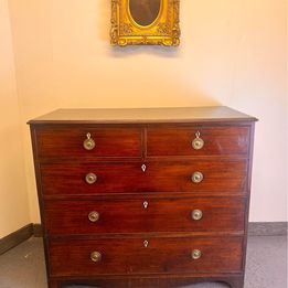 Very attractive mahogany chest of drawers c.1880 with amazing original colour