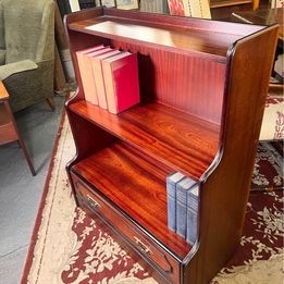 Mahogany campaign open bookcases in Georgian style having two shelves in a pillar form