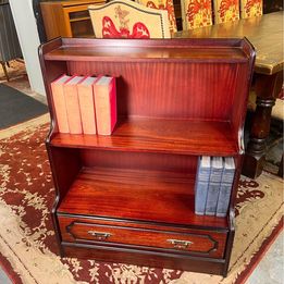 Mahogany campaign open bookcases in Georgian style having two shelves in a pillar form