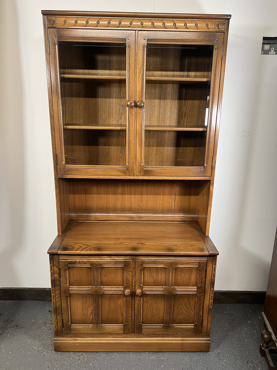 Ercol Golden Dawn Hi Fi Unit With Glazed Bookcase In As New Condition