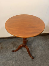 Load image into Gallery viewer, A Very Good Quality Regency Period Mahogany Wine Table