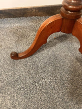 Load image into Gallery viewer, A Very Good Quality Regency Period Mahogany Wine Table