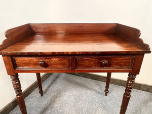 Antique Nineteenth Century Fine Quality Writing Table In Flame Mahogany