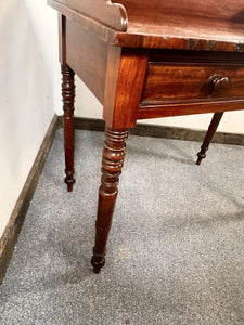 Antique Nineteenth Century Fine Quality Writing Table In Flame Mahogany