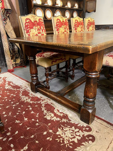 A Fabulous Royal Oak Fine English Ten Seater Balmoral Westminster Dining Table With Ten Chairs