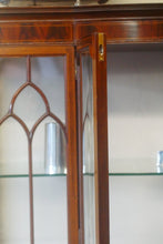 Load image into Gallery viewer, An antique Edwardian quality mahogany inlaid serpentine front display cabinet c.1900