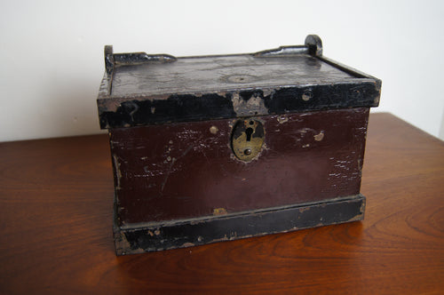 Edwardian cast iron strongbox with its original lock and fantastic patina